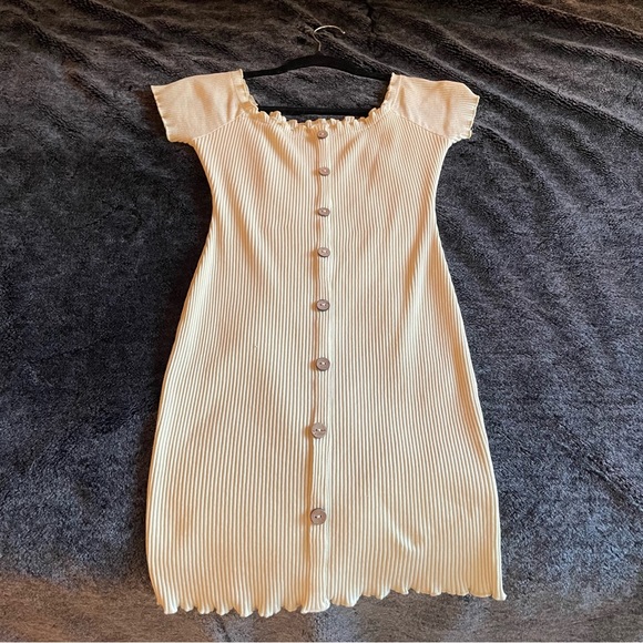 Cute Cotton Mini Dress in Pale Yellow - Picture 8 of 8